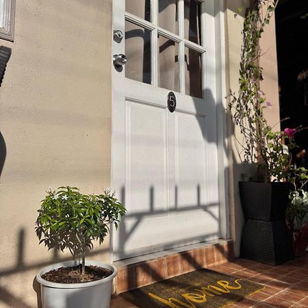 Villa Skanderbeg Guest House Puerto Princesa Εξωτερικό φωτογραφία